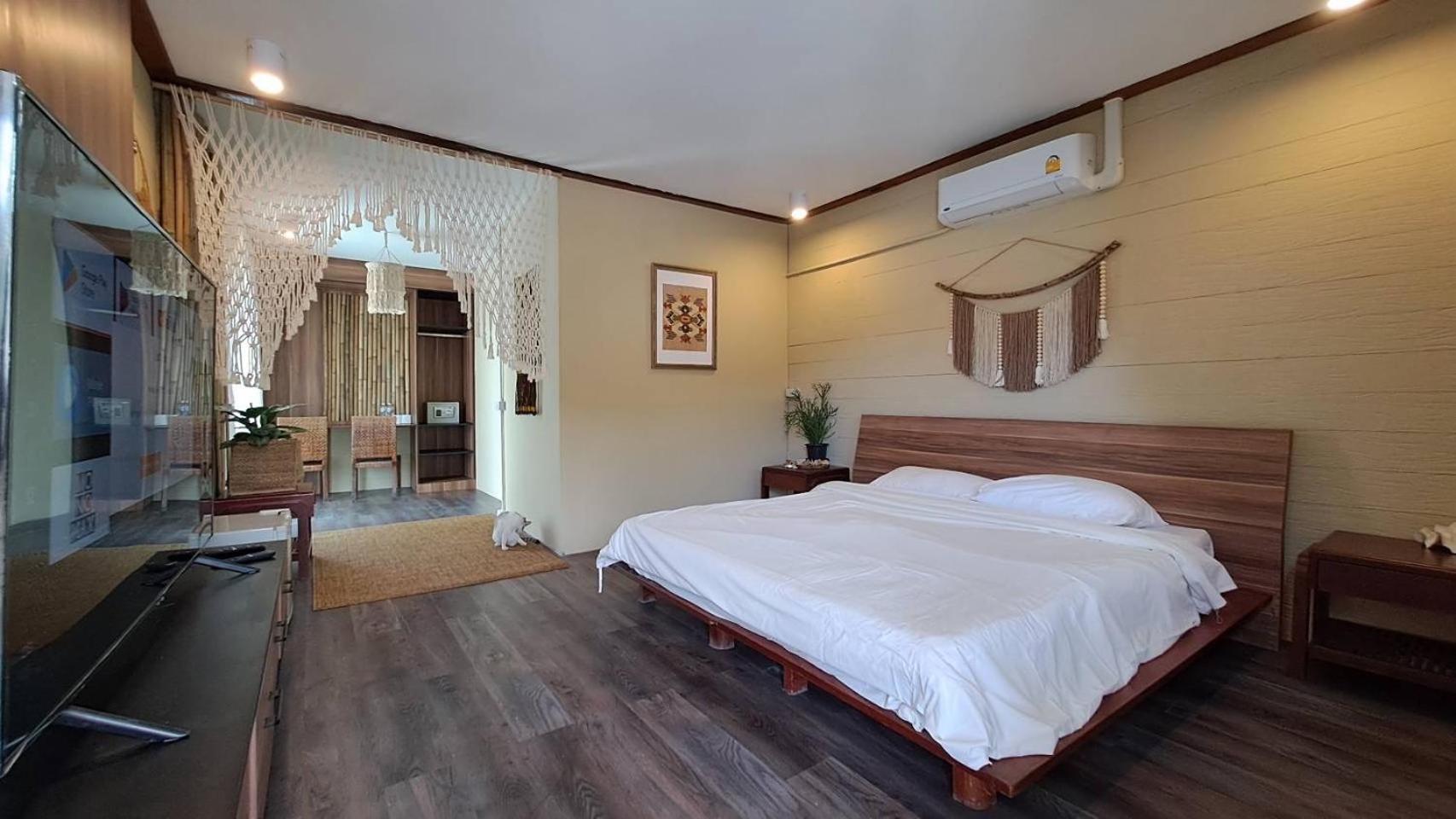 U'Re Holitel Hotel Хаад Рин Екстериор снимка